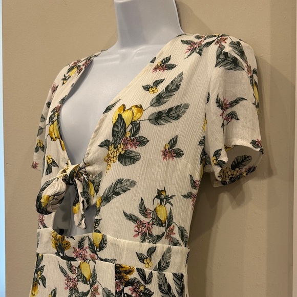 Rue 21 Floral Tie-Front Dress- large - Picture 3 of 5